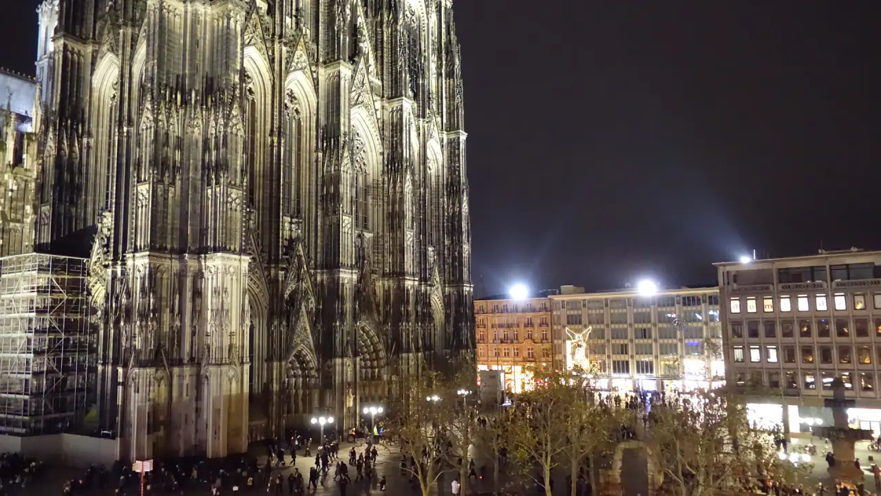 Kölner Dom bei Nacht als Standortmotiv